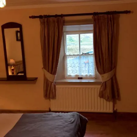 Golandubh Thatched Holiday home Donegal Town