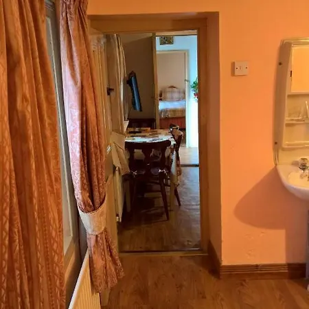 Golandubh Thatched Holiday home Donegal Town
